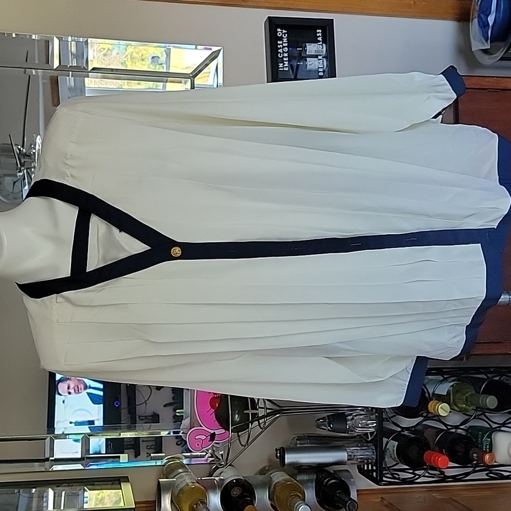 Brownstone Woman New York LaChine Plus by Galenda wang. 40/20w ivory/blue trim